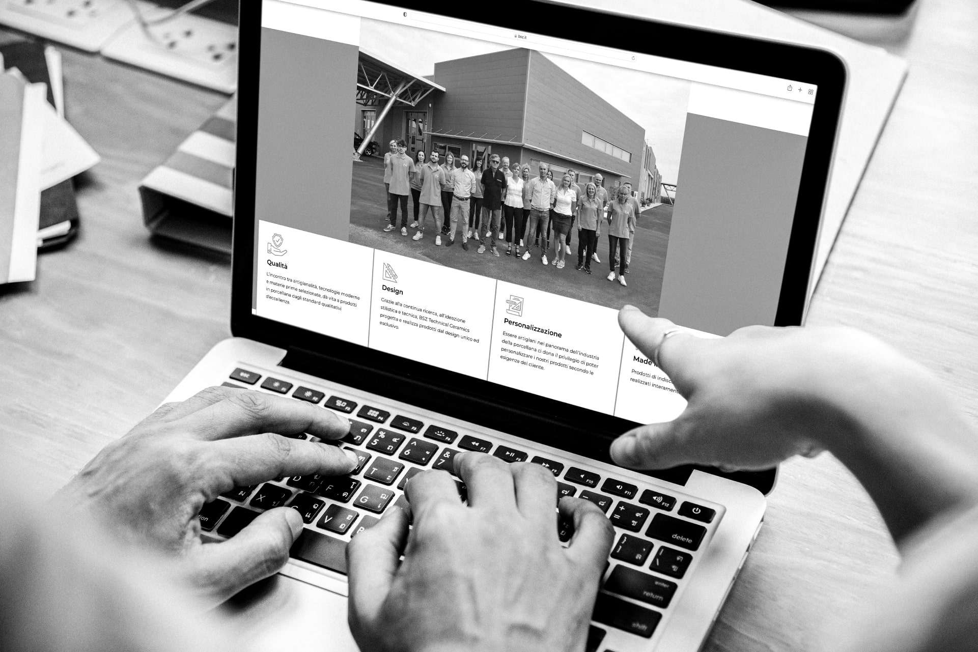 Mockup portatile sito bianco e nero BSZ